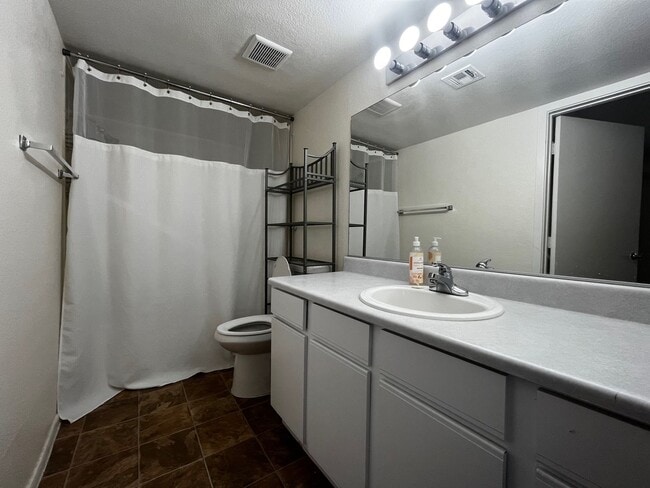 Building Photo - Beautiful Condo with Dual Master Bedrooms ...
