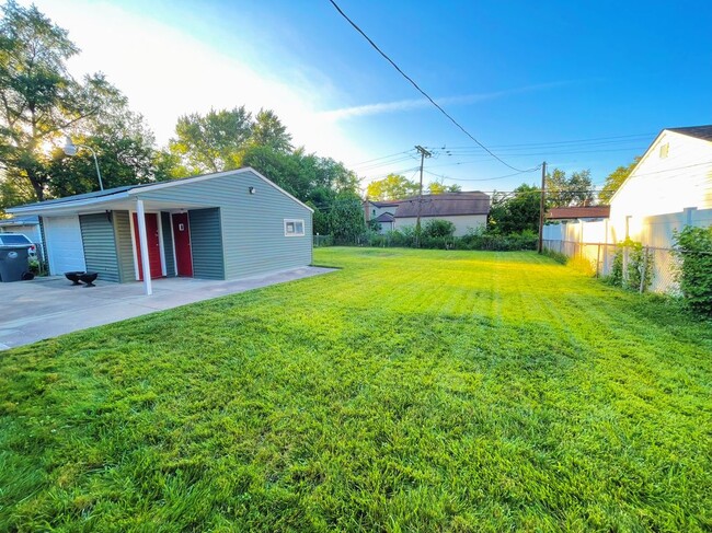 Building Photo - 28600 Oakwood St