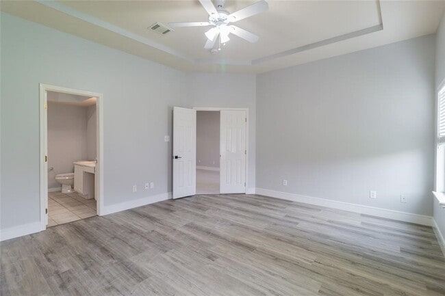 Building Photo - 6210 Pleasant Stream Dr