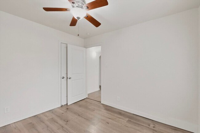 Building Photo - 1846 Henry Cir SW