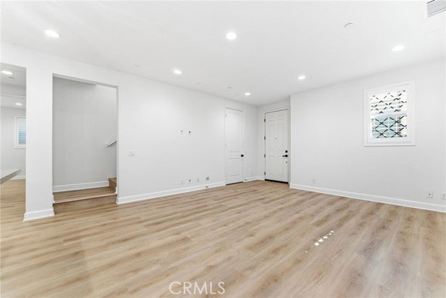 Building Photo - 137 Halo