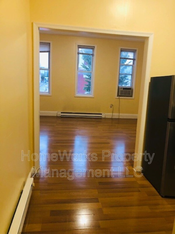 Building Photo - 2424 N Charles St