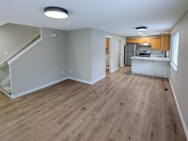 Building Photo - 1497 Golden Ln N