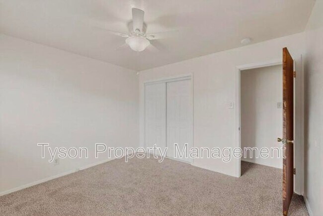 Building Photo - 3503 Montclaire Dr NE