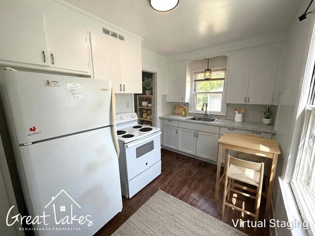 Building Photo - MOVE IN SPECIAL: $150 OFF OF YOUR MOVE-IN FEES - Cozy 2 Bedroom 1 Bathroom Bungalow now available...