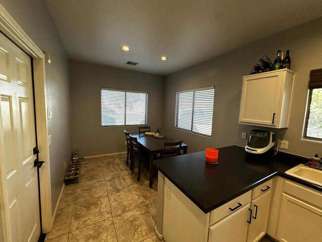 Building Photo - 12442 N Pinnacle Vista Ct