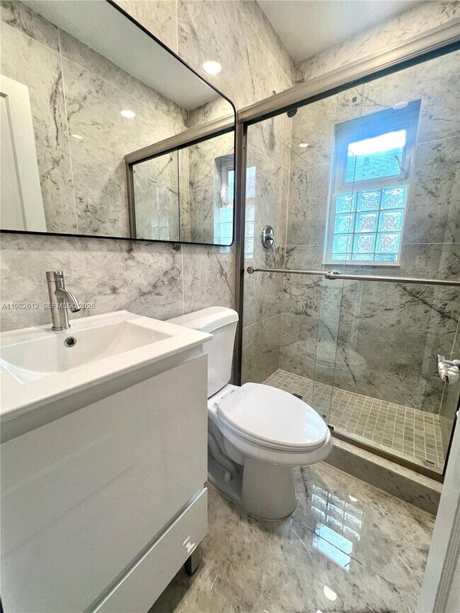 Building Photo - 1900 Tigertail Ave