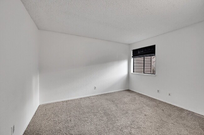 Building Photo - $1,495.00 - 1 Bedroom, 1 Bathroom Condo in Lakewood with Cozy Fireplace!