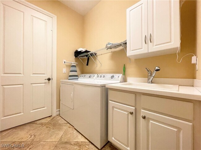 Building Photo - 7302 Acorn Way