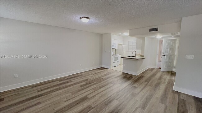 Building Photo - 2890 N Oakland Forest Dr