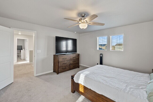 Building Photo - Beautiful 4-Bedroom Home on Blue Lunar Lan...