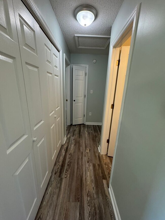 Building Photo - Cute 2 Bedroom Home in The Vineyard!