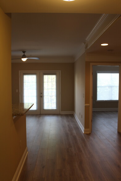 Building Photo - 2700 Pine Tree Rd NE