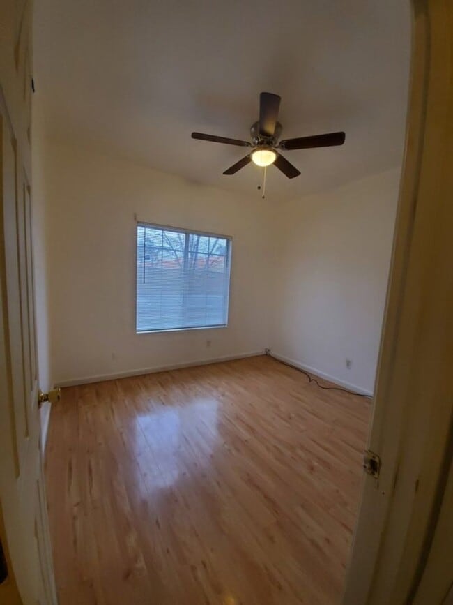 Building Photo - 3 bedroom house close to Lorena Falasco and soccer park