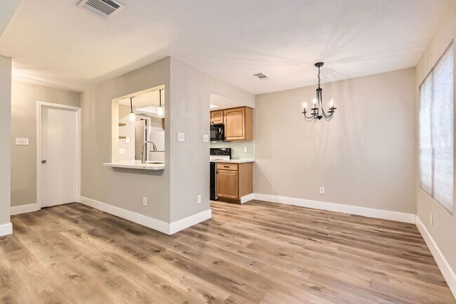 Building Photo - 512 Eberhart Ln