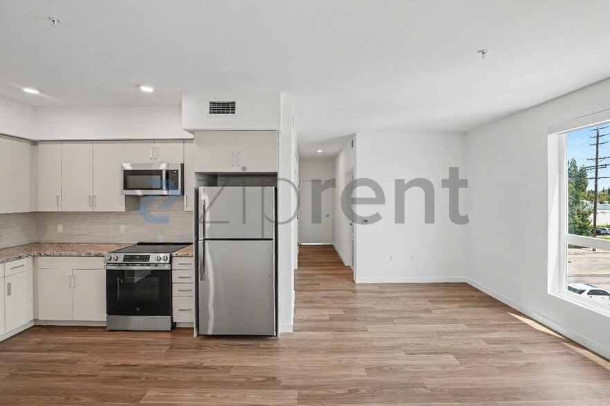 Building Photo - Unit 313