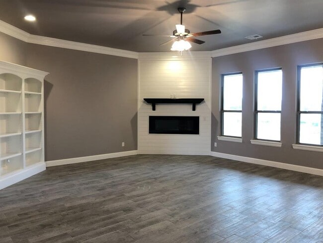 Building Photo - 1540 W Savannah Cir