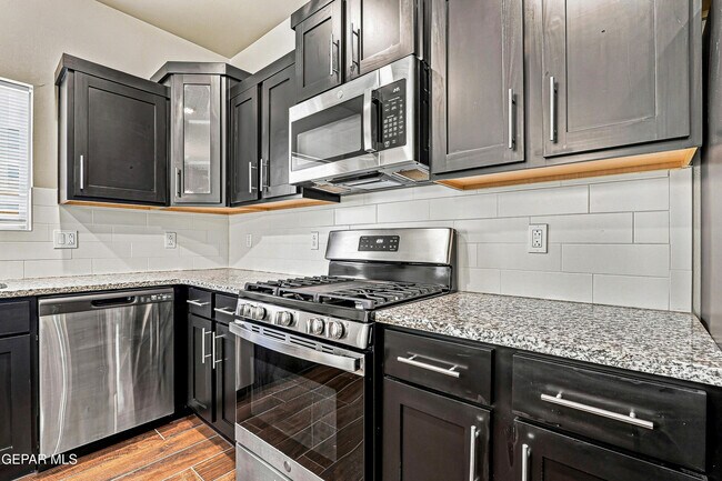 Building Photo - 13689 Flora Vista Ave