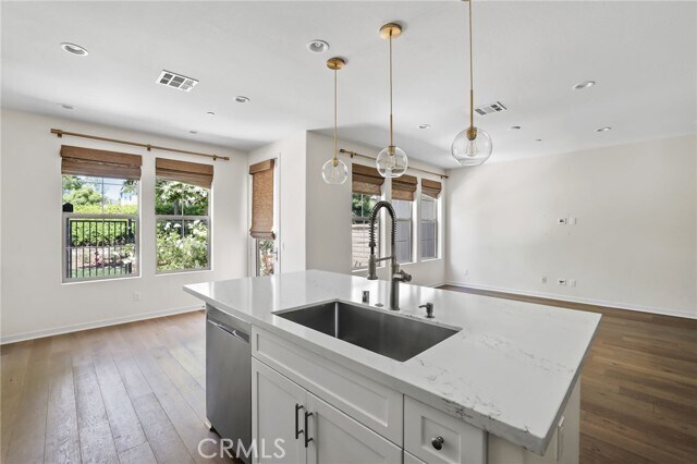 Building Photo - 216 Finch