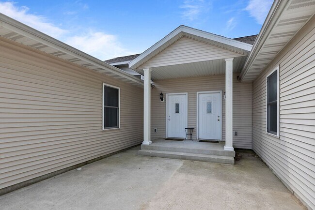 Building Photo - 2552 60th St SE