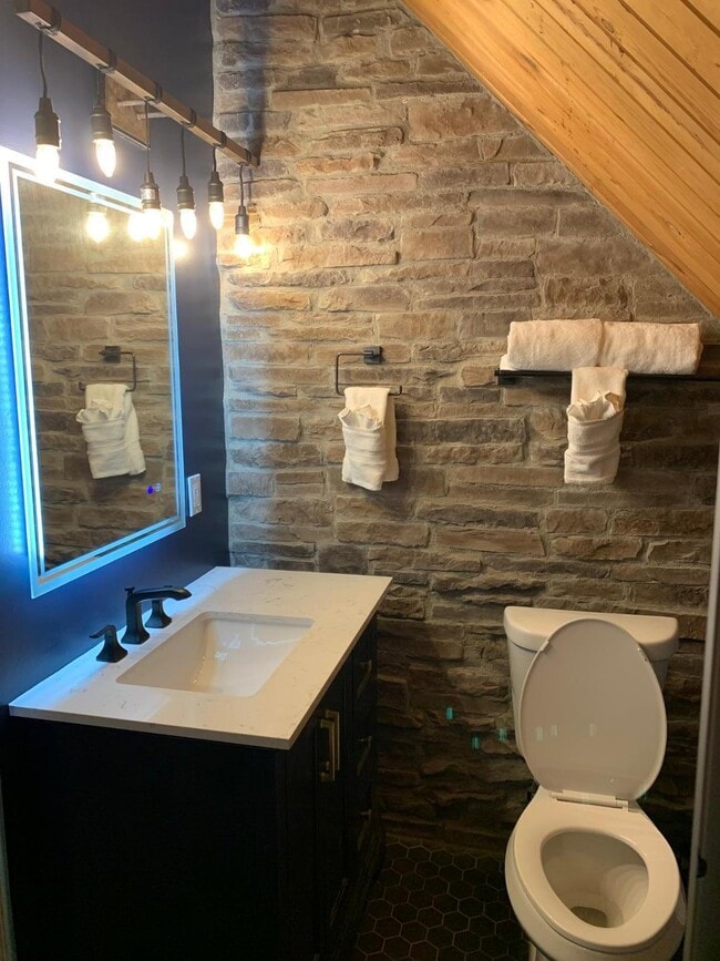 Building Photo - 1120 N Gila Dr