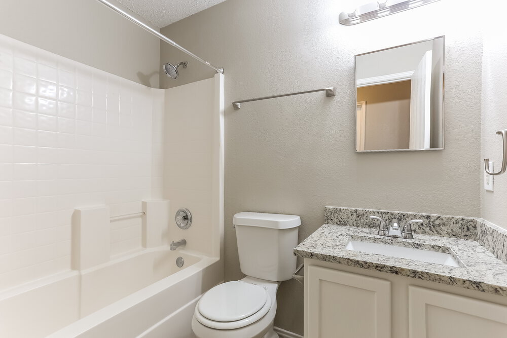 Building Photo - 947 Medina Dr
