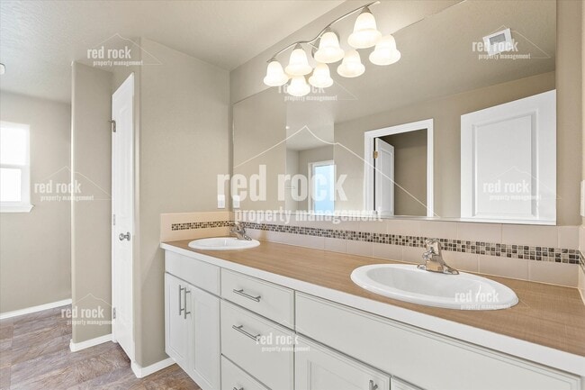 Building Photo - 1713 N Caufield Ct