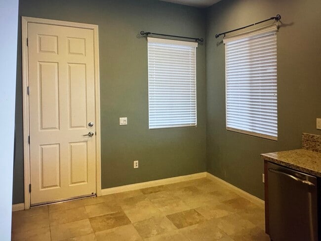 Building Photo - 41290 Calle Pampas