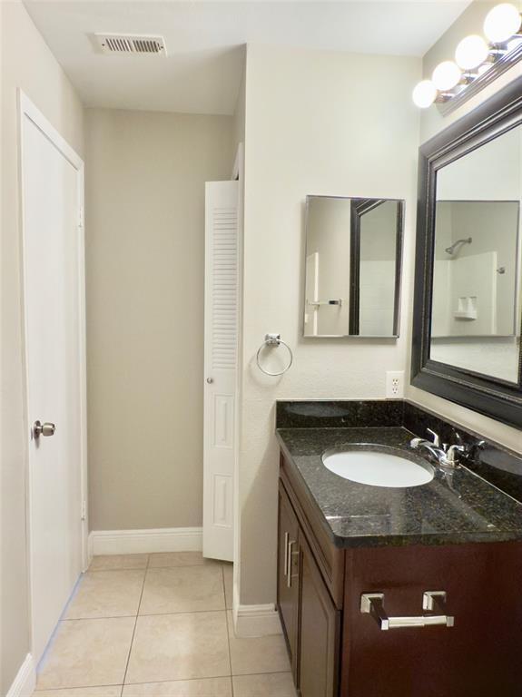 Building Photo - 3846 Bay Club Cir