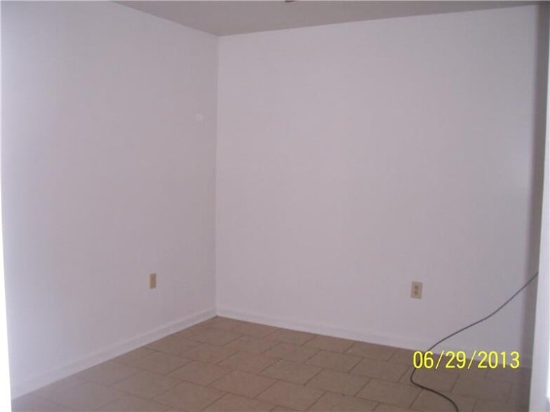 Building Photo - 406 Dubarry St