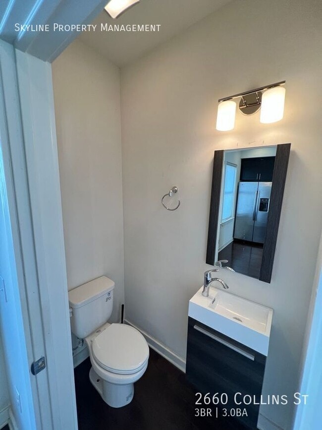 Building Photo - 2660 Collins St