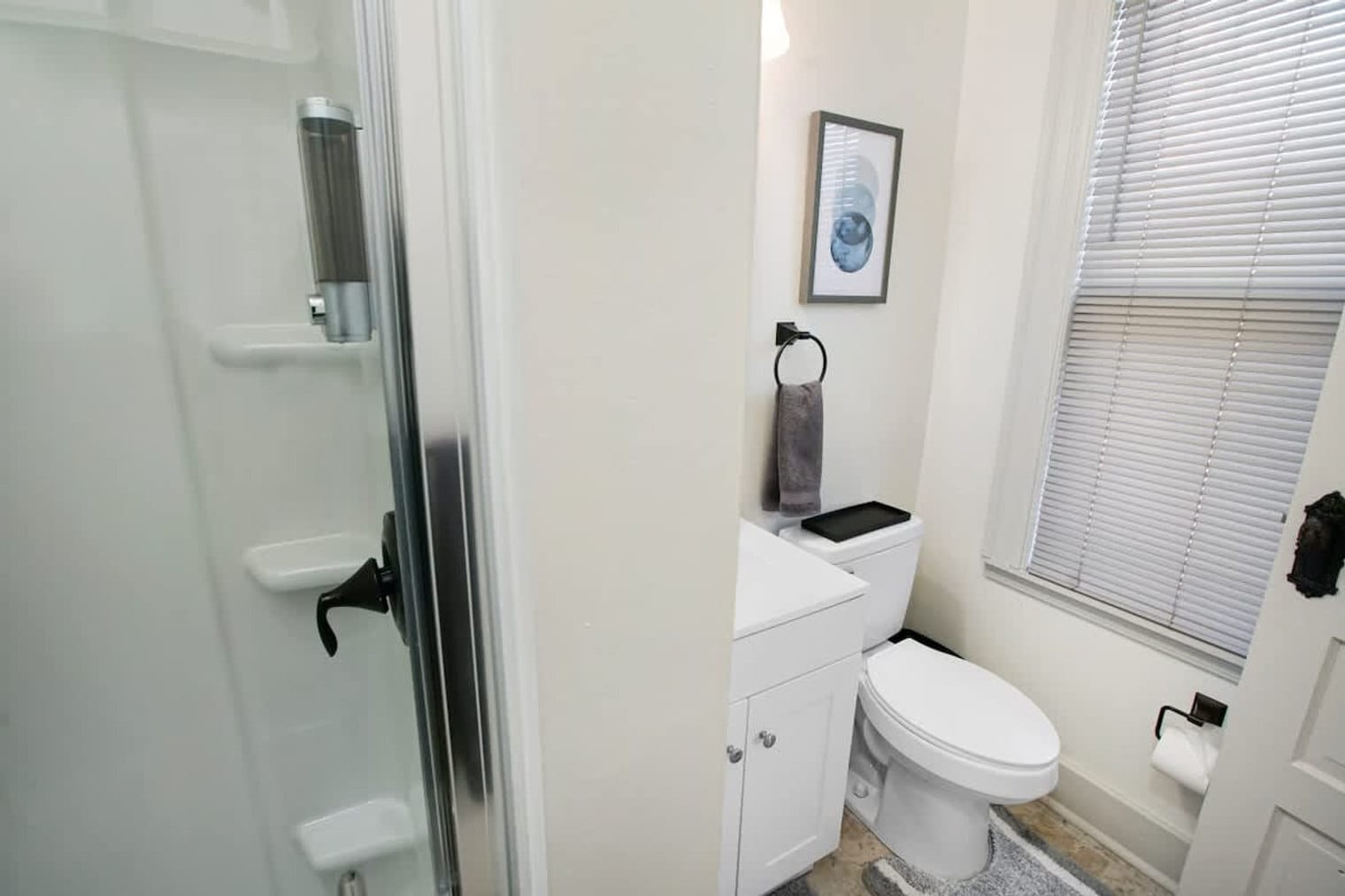 Building Photo - 1848 E 89th St