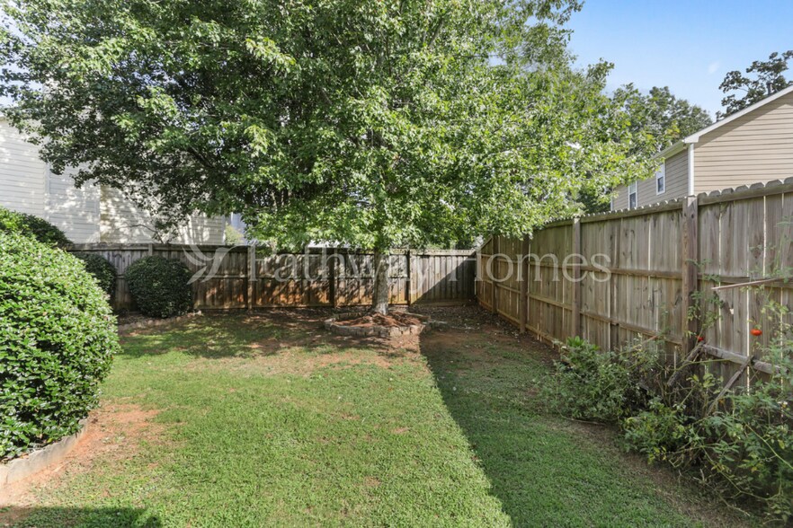 Building Photo - 205 Summer Mist Ct