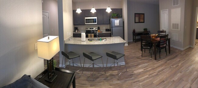 Building Photo - 1408 Broadcloth St