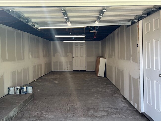 Building Photo - East Eureka! Top to bottom remodel, 2/1 house w/ garage