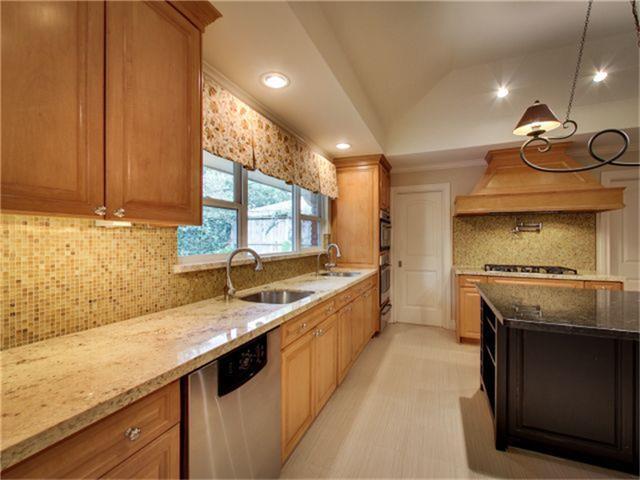 Building Photo - 4517 Tonawanda Dr