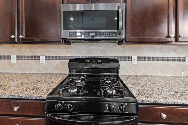 Building Photo - ***Beautiful Knightdale 4/2.5 W/ Private Pool***