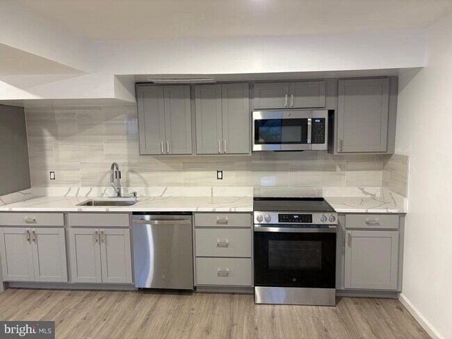 Building Photo - 2016 Gatewood Pl