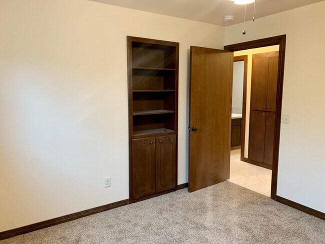 Building Photo - 310 Wewoka Dr
