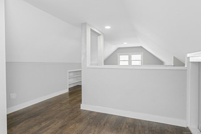 Building Photo - 184 Merritt St