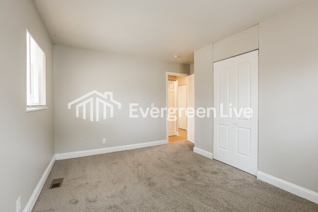 Building Photo - 8816 Montery Ct