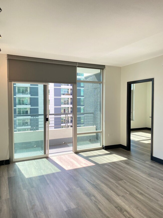 Building Photo - 14th Floor Downtown San Diego Apartment