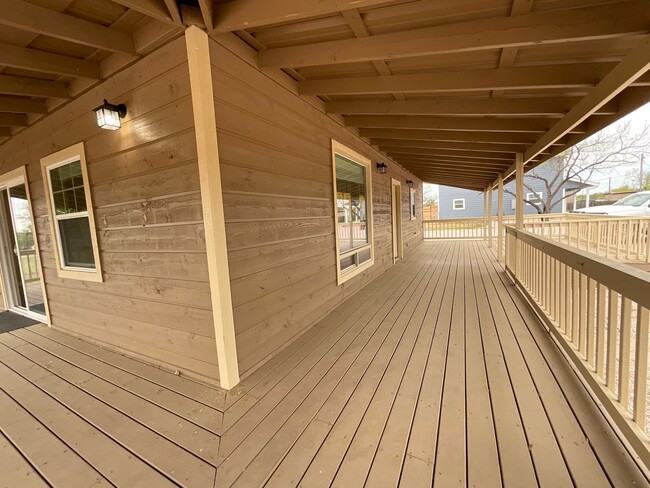 Building Photo - 1224 Nora Ln