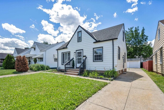 Building Photo - 5252 W 45th St
