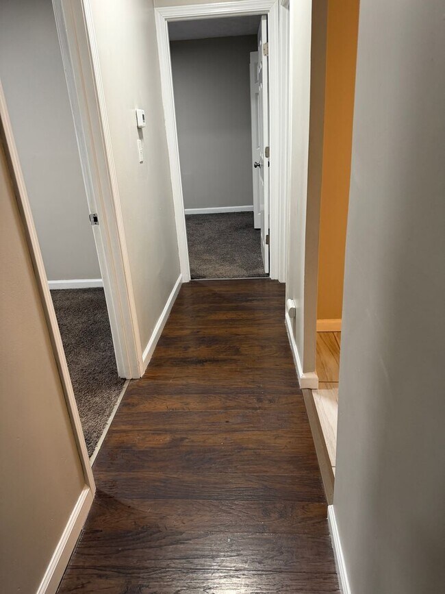 Building Photo - 3 bed 1 bath home for rent!