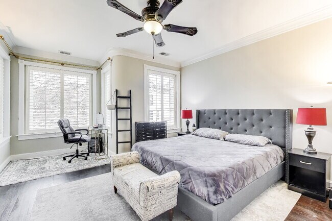 Building Photo - Beautiful Bloomingdale Row house. Utilities Included!