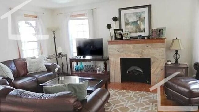 Building Photo - Single-Family House, High-End Appliances, Garage Parking, Central Heat/AC