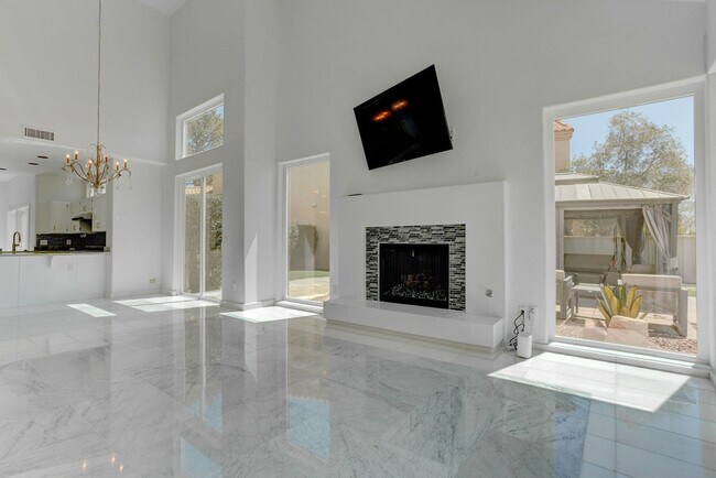 Building Photo - 8953 Diamond Falls Dr