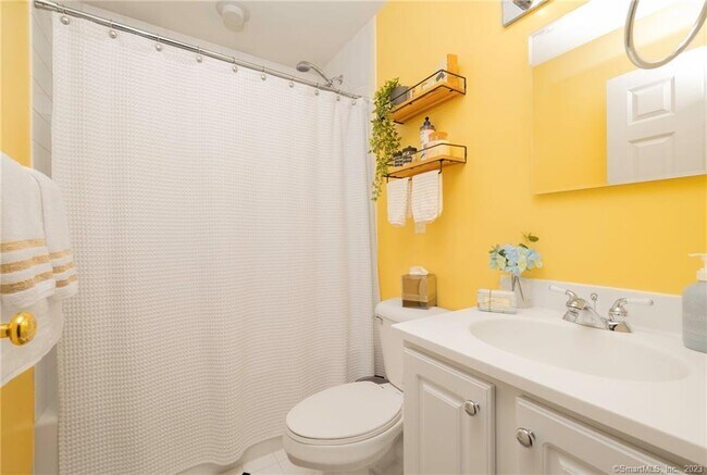 Building Photo - 160 Glenbrook Rd