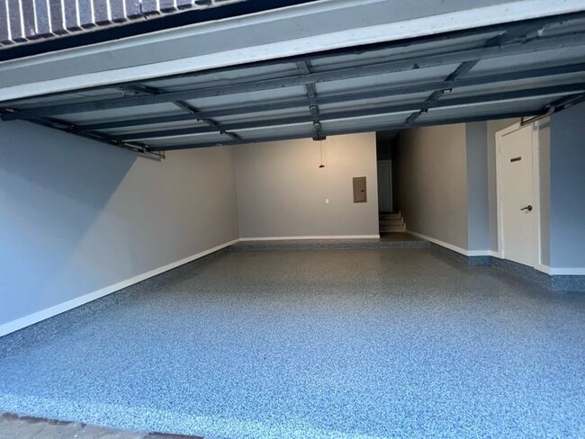 2 car garage with Polyspartic coating - 1211 Beaconsfield Ln